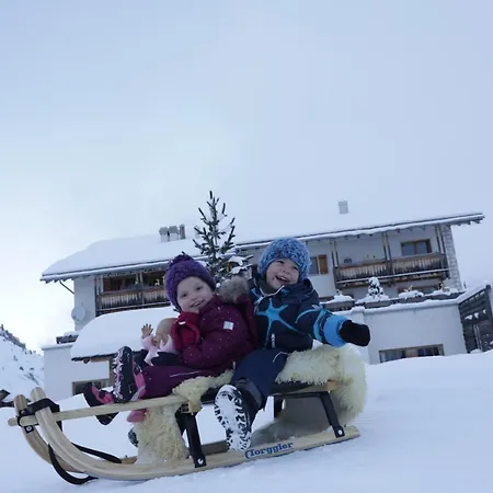 Walserhuus Sertig Hotell Sertig Döfli