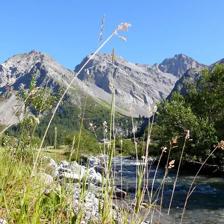 Walserhuus Sertig Hotell